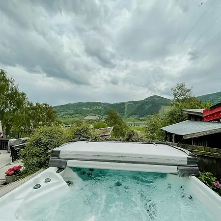 Casa vacanze Traditional Charm And Modern Style In Vaga Vågåmo